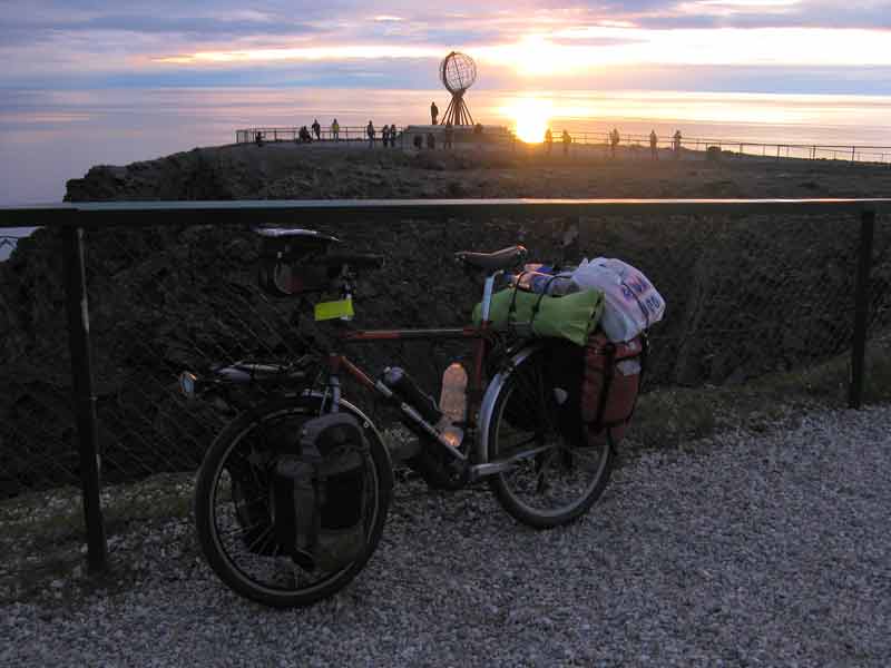 touring bike with Nordkapp in the background